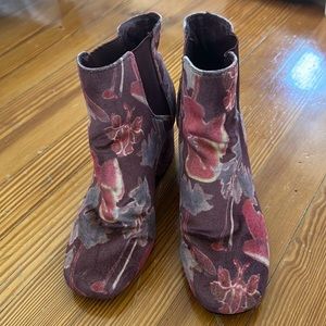 INDIGO RD | Pink Purple Velvet Floral Heeled Booties - Size 6